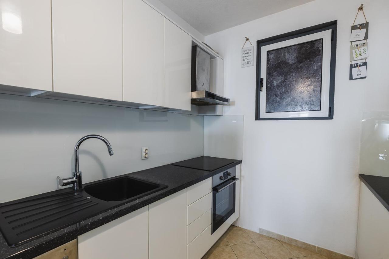 Apartment Dany - Free Beach Parking Makarska Exterior photo